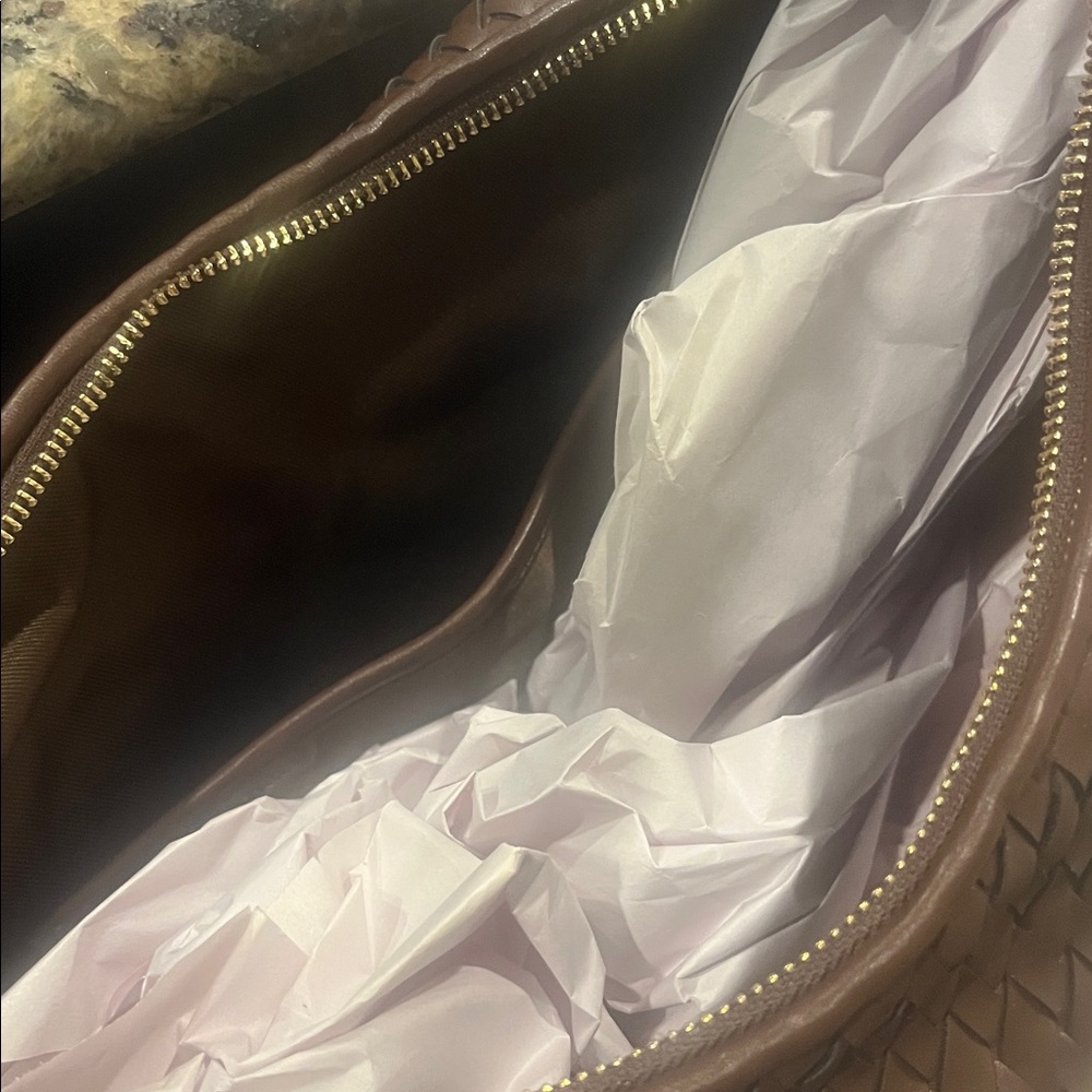 NWT Amazon Essentials Elegant Brown Woven Hobo Bag - Picture 5 of 6